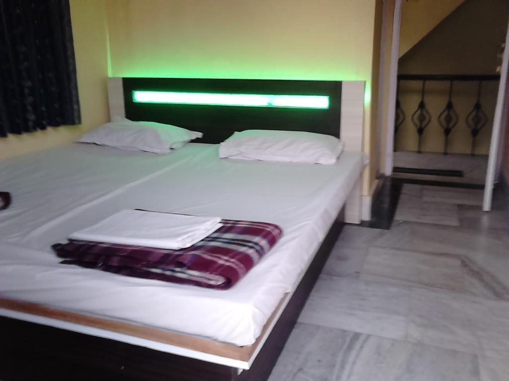 Leela Guest House Варанаси Номер фото