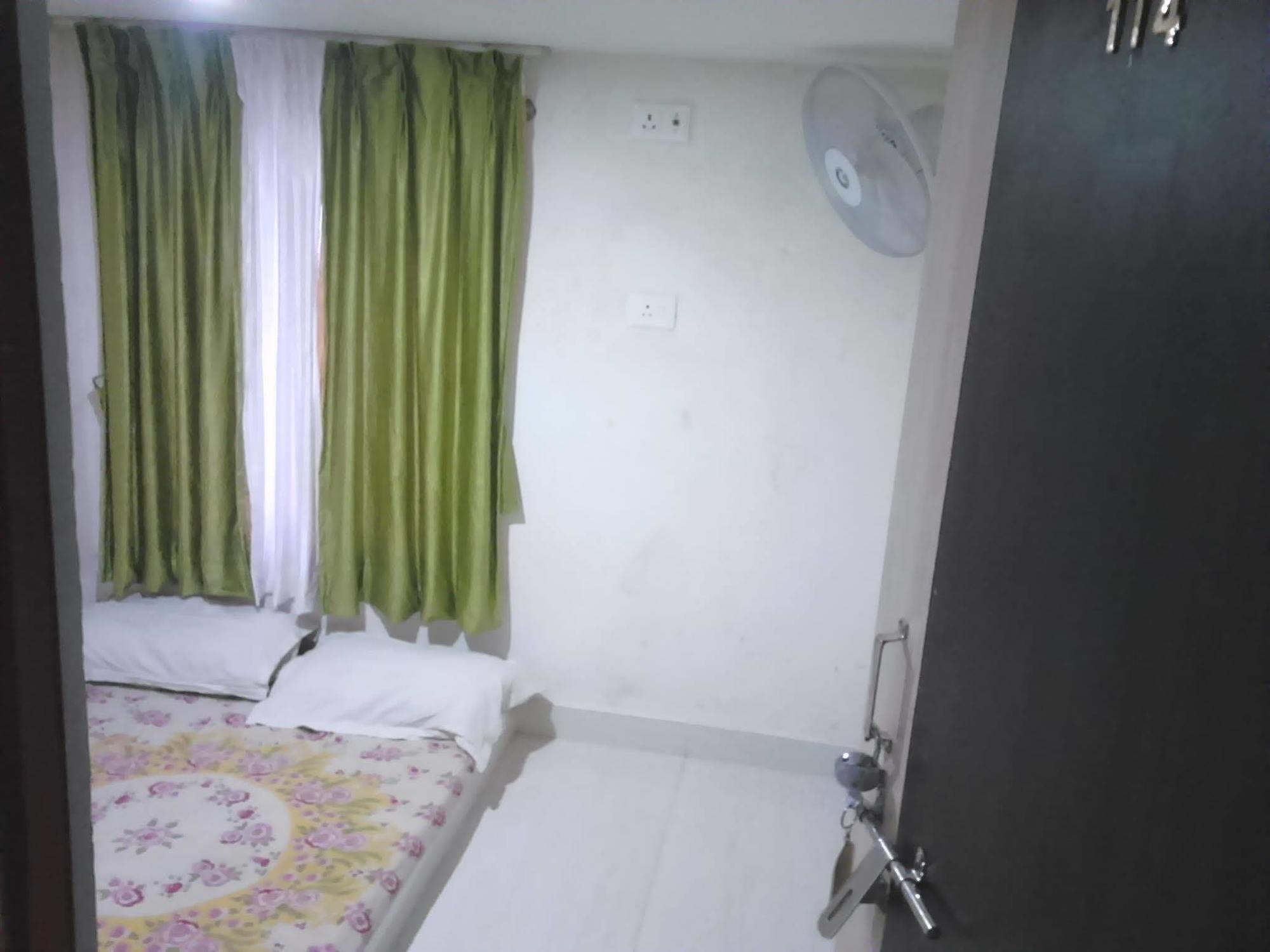 Leela Guest House Варанаси Экстерьер фото